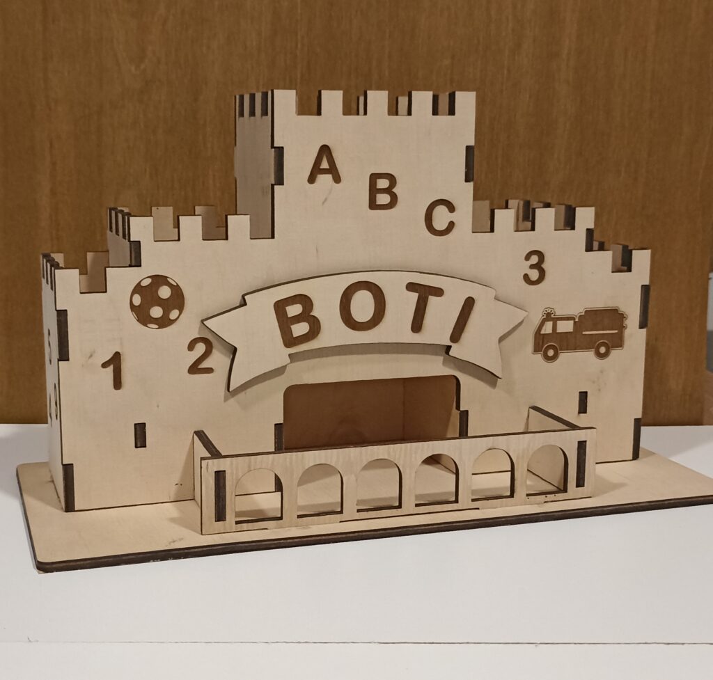 Asztali tolltartó – 6000 Ft