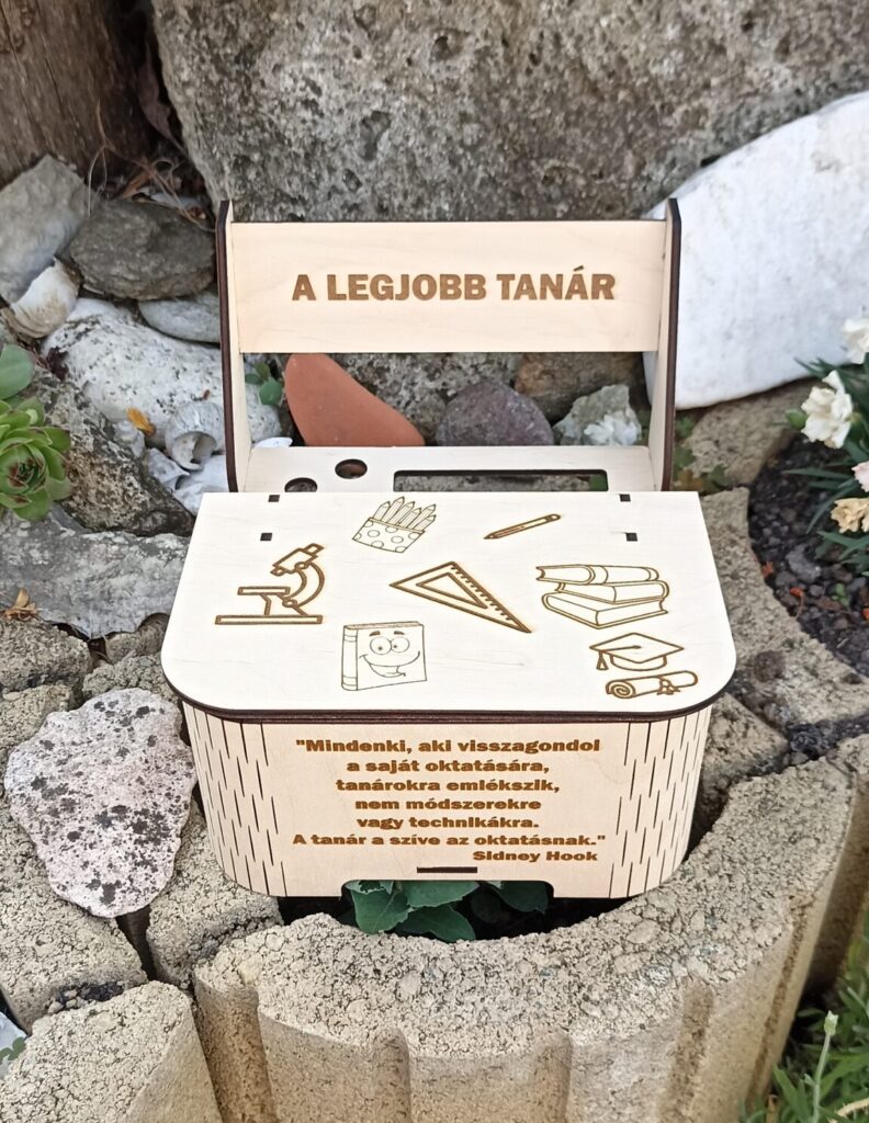 Iskolapad – 6500 Ft