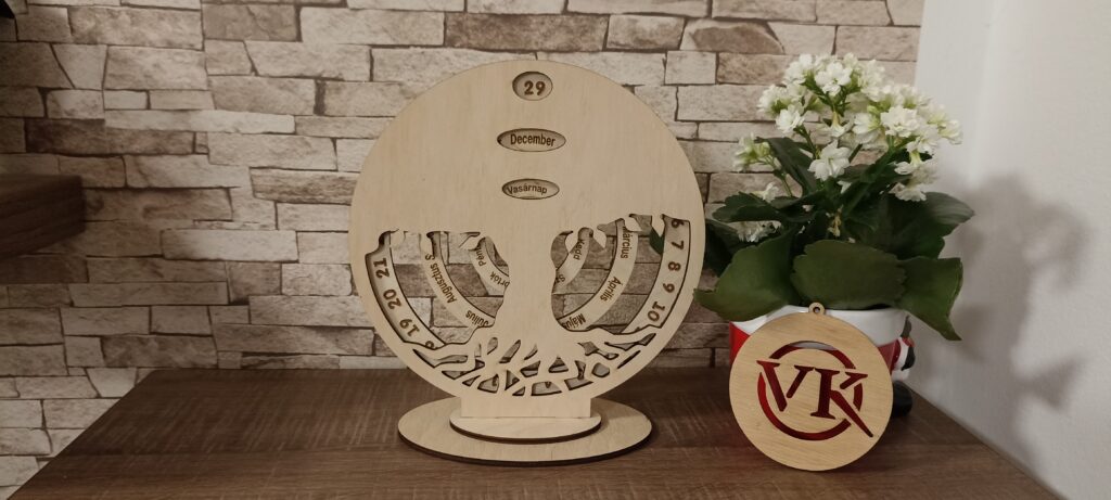 Öröknaptár életfával