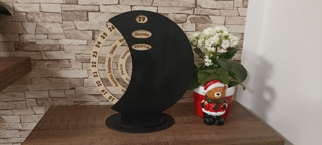 Fekete félhold öröknaptár 4800 Ft